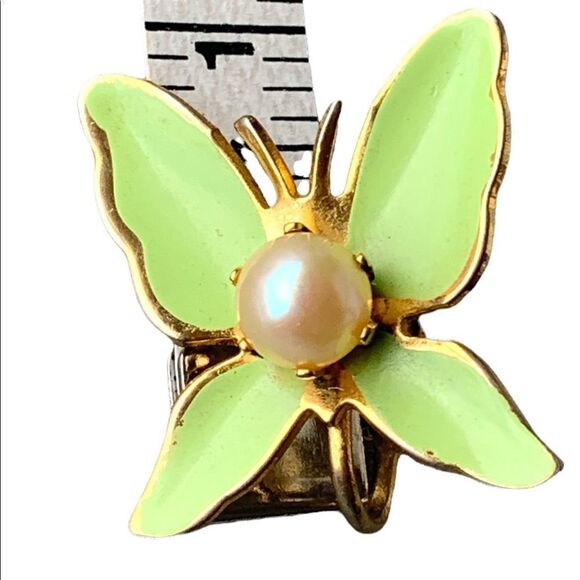 Vintage green enamel pearl gold plated Butterfly clip earrings - Picture 7 of 9